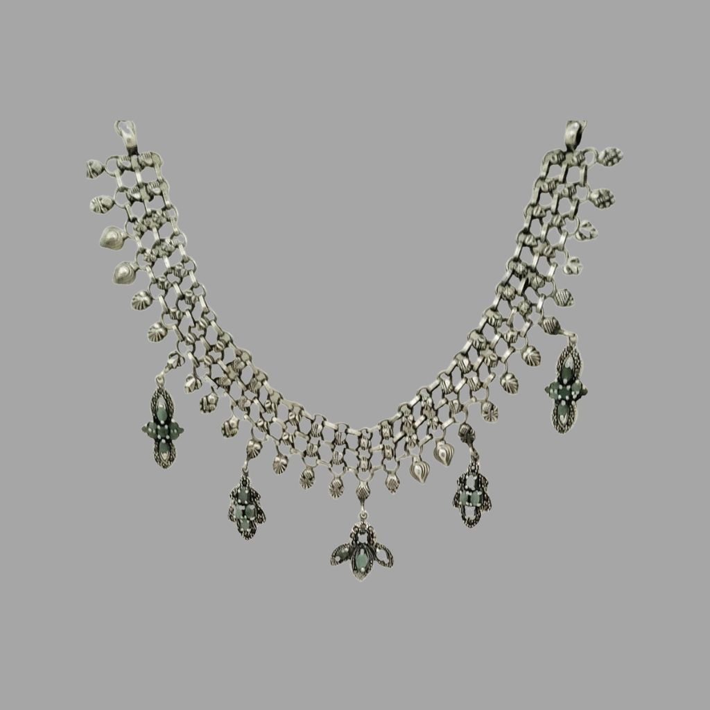 https://www.jewelnidhi.com/img/1609570731AQ NECK 0032.jpg